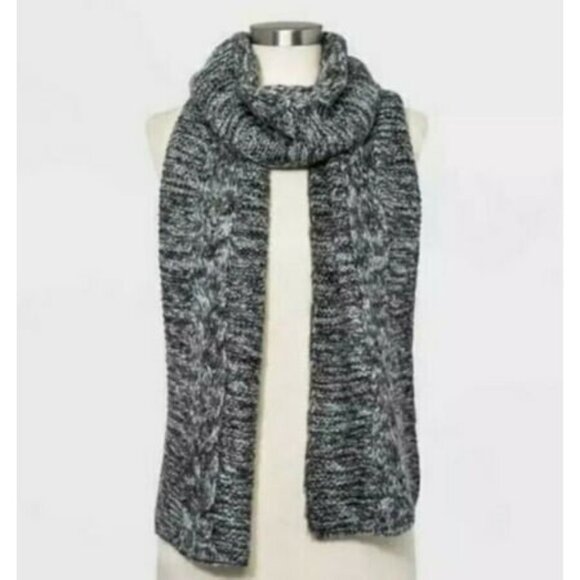 Cozy Knit Gray Cable Scarf For Women Winter Accessory Soft & Warm - Picture 1 of 1